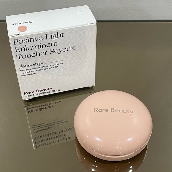 NIB Rare Beauty MESMERIZE ~Rose~ Positive Light Silky Touch Powder Highlighter - Picture 3 of 7